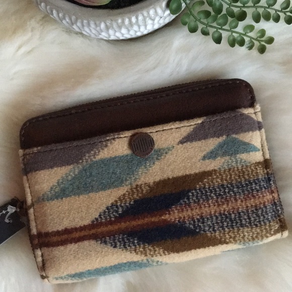 Pendleton Handbags - WYETH TRAIL ZIPPER WALLET